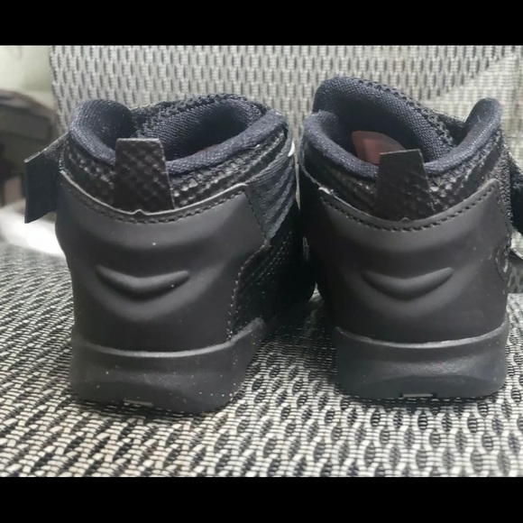 5t Nike Lebron Soldier excellent, like new condition. Warn once. - Picture 2 of 4